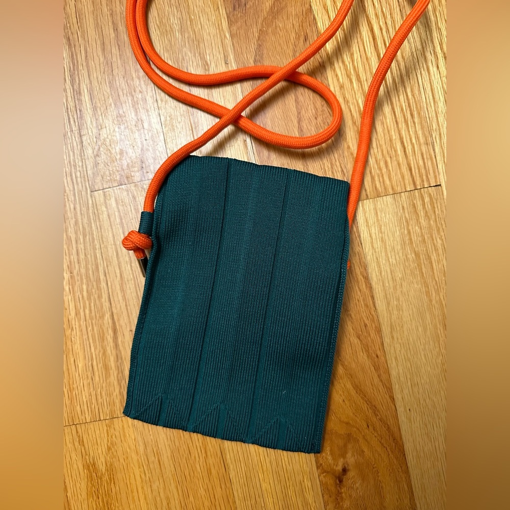 Color block knitted pouch - Picture 5 of 6